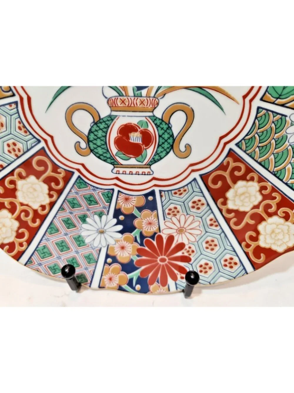 Vintage Arita Imari Japan Fan Pattern Dinner Plate Red Green Blue Scalloped Edge